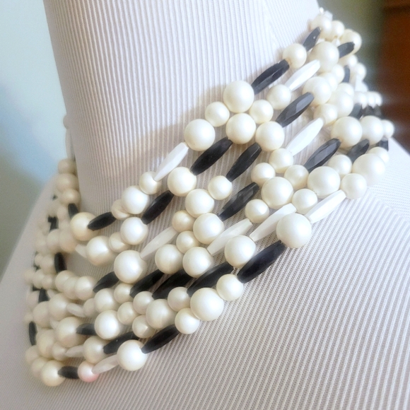 Vintage 1950's Faux Pearl and Jet Black Beaded Necklace - Picture 2 of 6